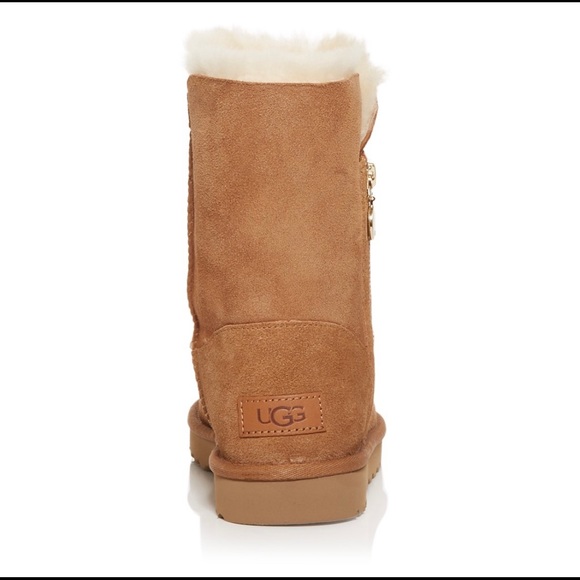 UGG Women’s Classic Short Zip Booties - Picture 4 of 5